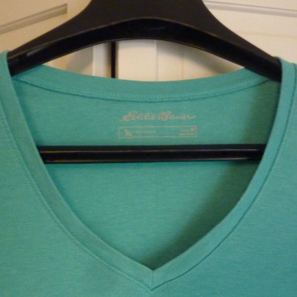 Eddie Bauer V Neck Short Sleeve Tee Shirt, "Outdoor" Medium, Green, VGC - Picture 4 of 6